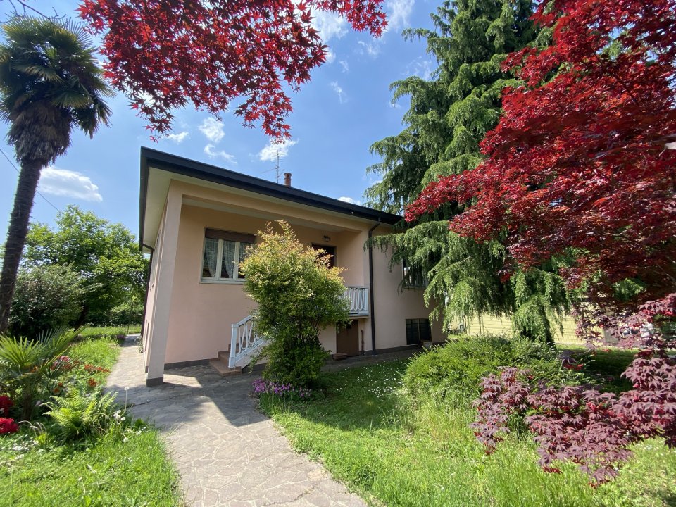 For sale villa in quiet zone Bernareggio Lombardia foto 6